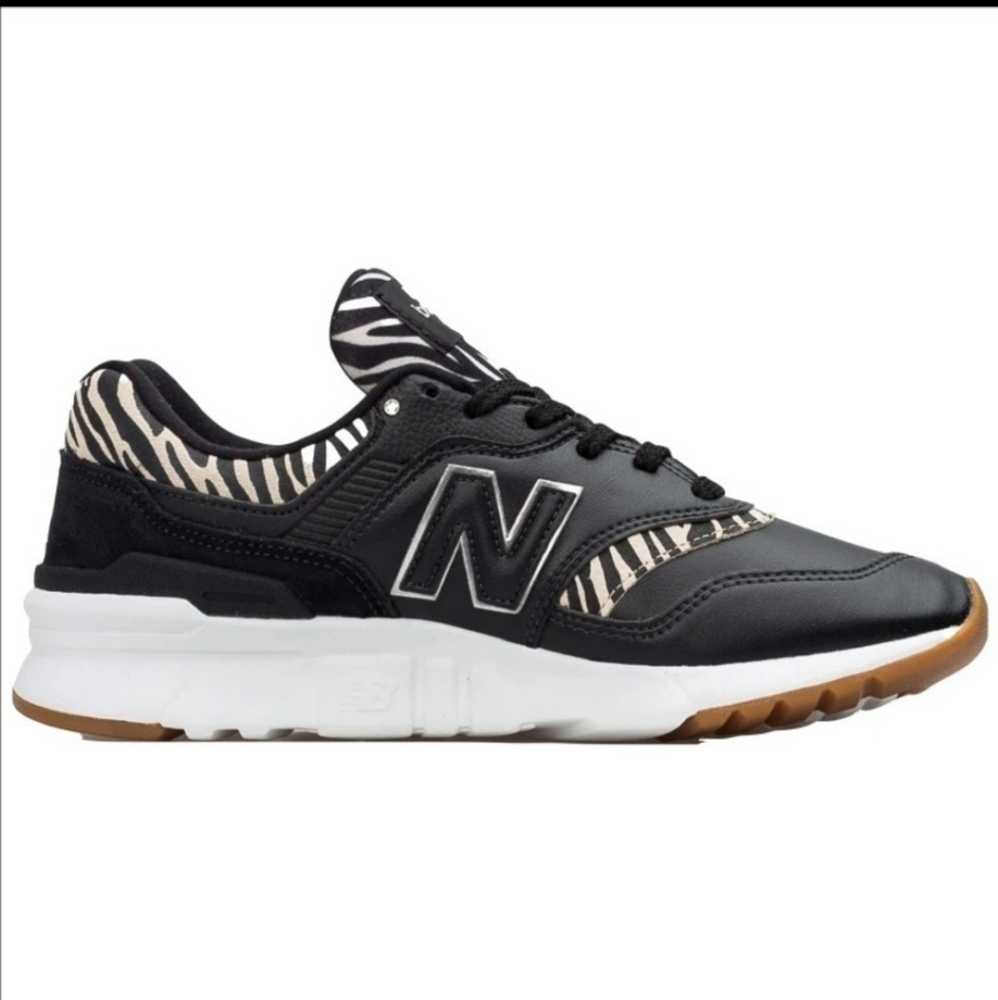Brand new New Balance size 7 shoe